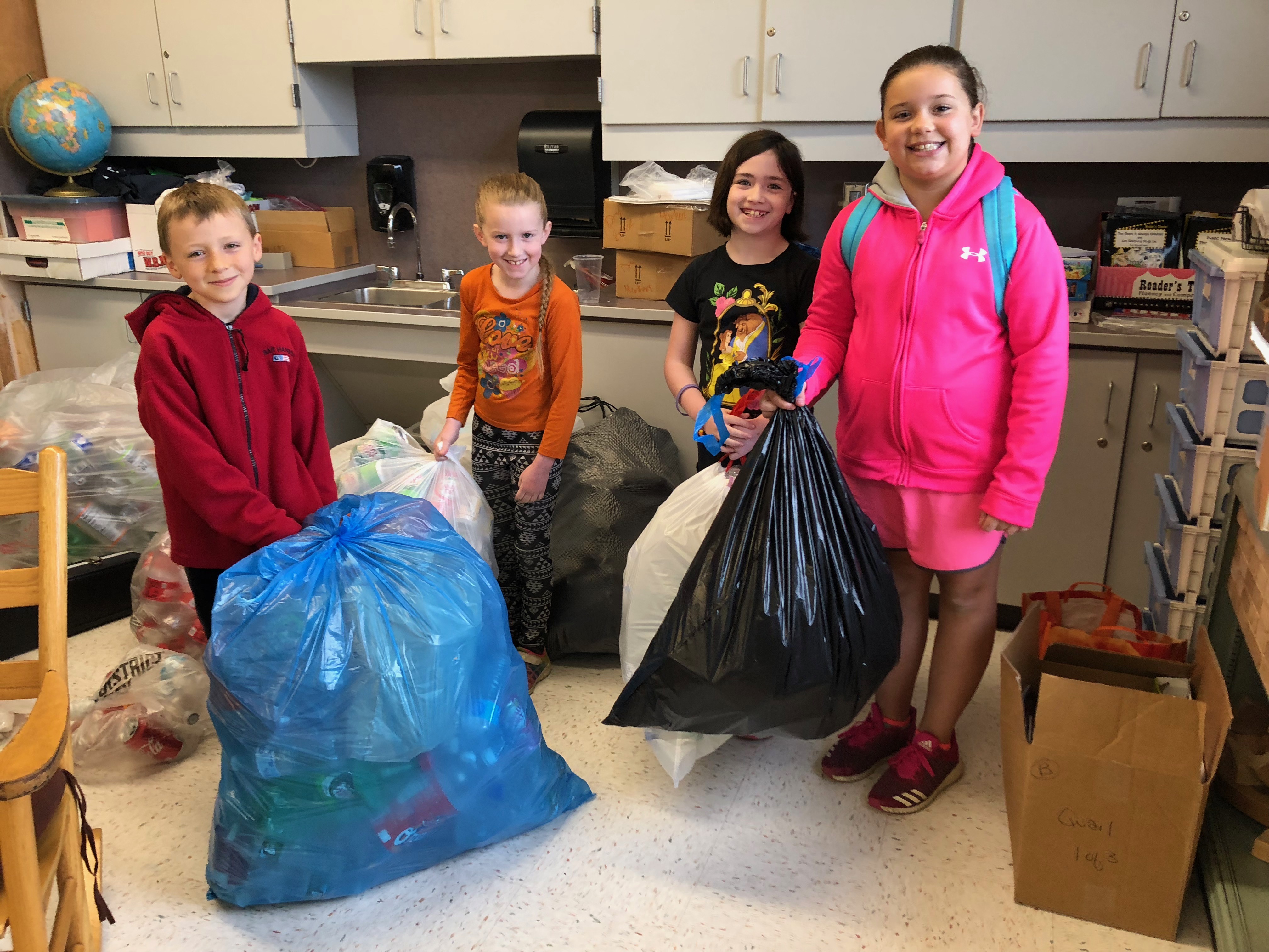 cortland students collecting bottles