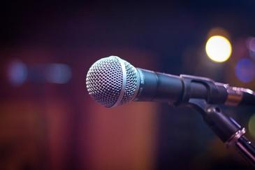 picture of microphone on stage